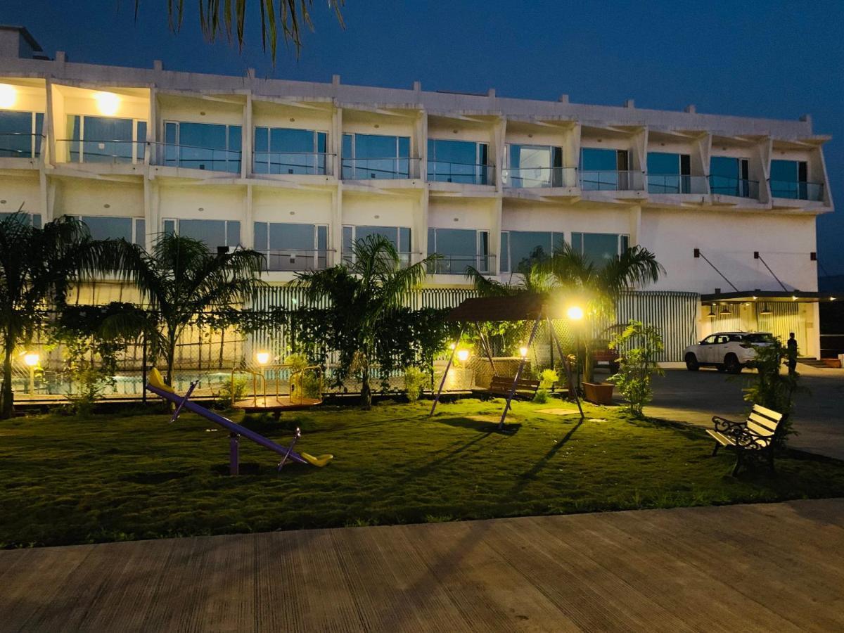 Viola Beacon Resort, Lonavala Exteriör bild