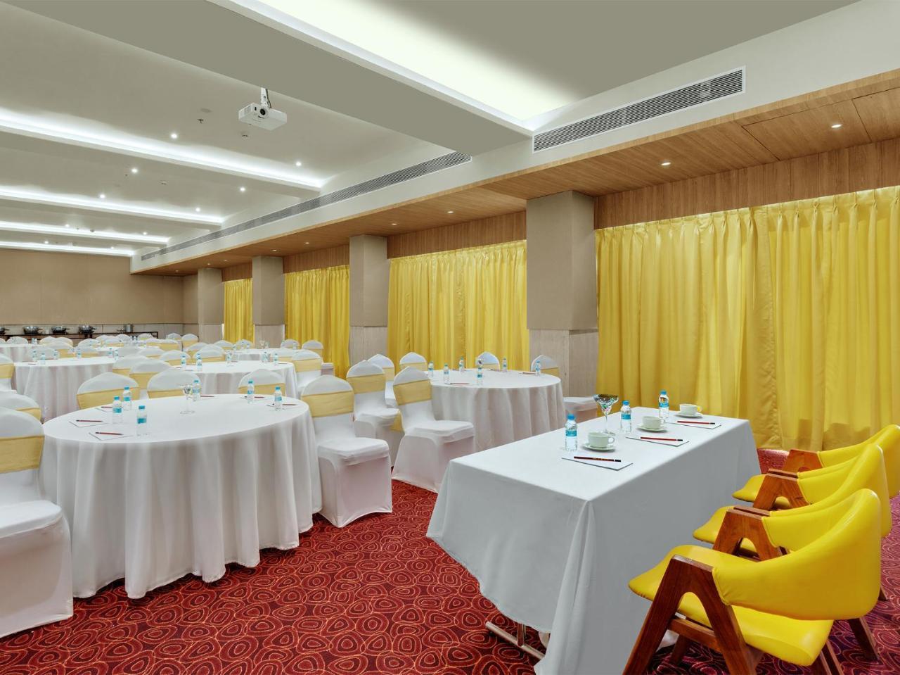 Viola Beacon Resort, Lonavala Exteriör bild