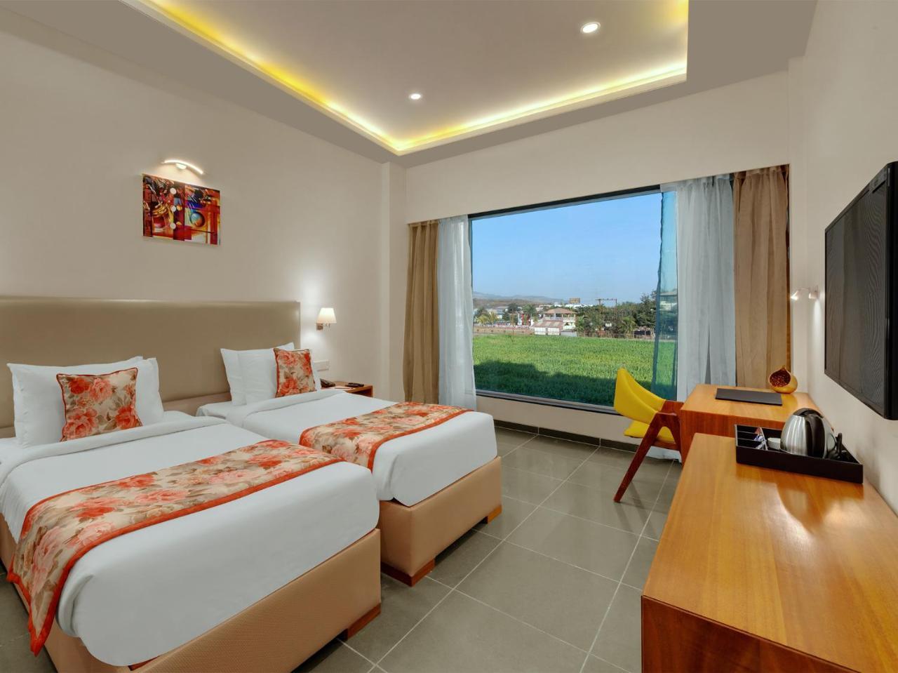 Viola Beacon Resort, Lonavala Exteriör bild